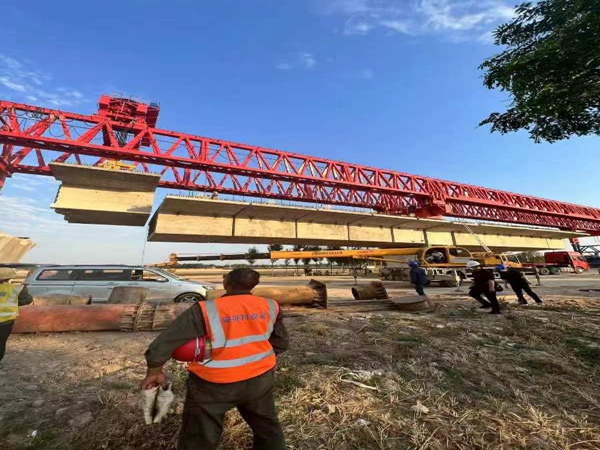 安徽阜陽節(jié)段拼架橋機(jī)租賃廠家 文明施工措施